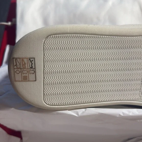 Salvatore Ferragamo Men's White and Red Sneakers - Picture 6 of 10